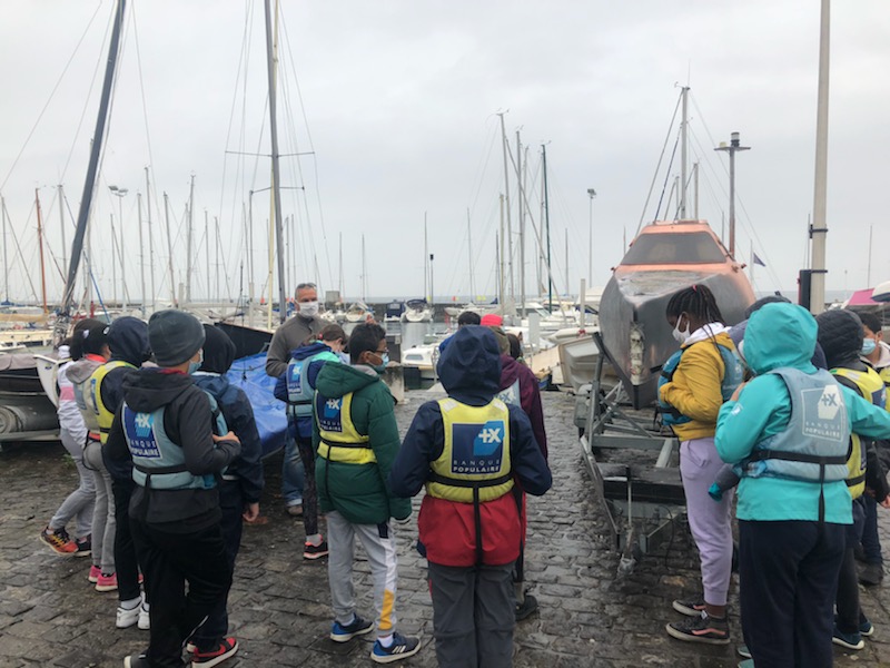 Le projet Liberty 1886 c'est aussi faire participer les enfants des écoles. Ici avec l'école de voile de Thonon-les-Bains encadrée par Gilles.