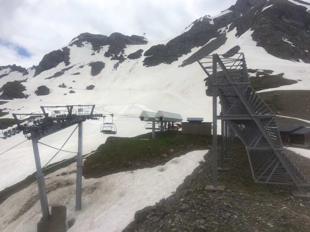 Avoriaz : départ des Prodains (1182 m) arrivée au sommet du télésiège du Lac Intrets (2189 m). Observation : une marmotte, un papillon Machaon.