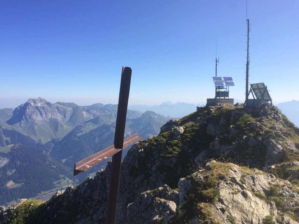 Départ Abondance lieu dit la chapelle St Théodule 1338 m, arrivée au sommet du Mont de Grange 2432 m. Observation une quinzaine de chamois, un aigle royal, une dizaine de vautours fauves, un faucon crécerelle, une marmotte.