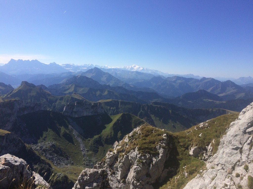 Bernex : départ de la Fétiuère (1312 m) arrivée au sommet de la dent d'Oche (2222 m).