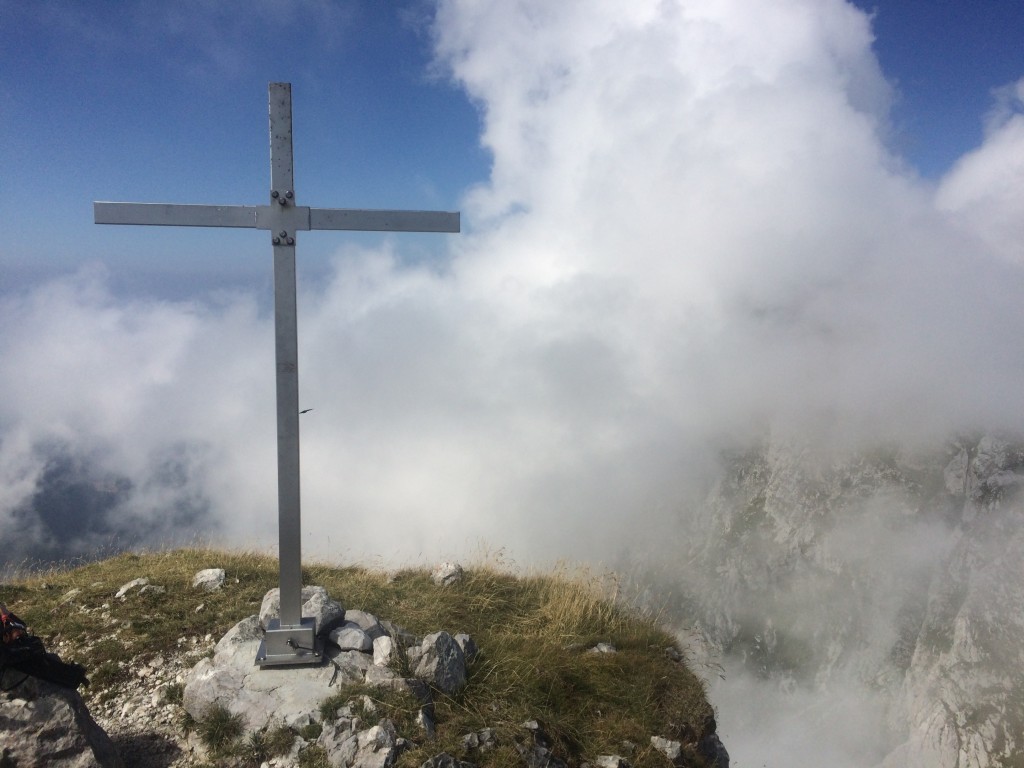 Bernex : départ de la Fétiuère (1312 m) arrivée au sommet de Le Château d'Oche 2197 m, puis descente par le col des Portes d'Oche et le lac de la Case 1750 m.