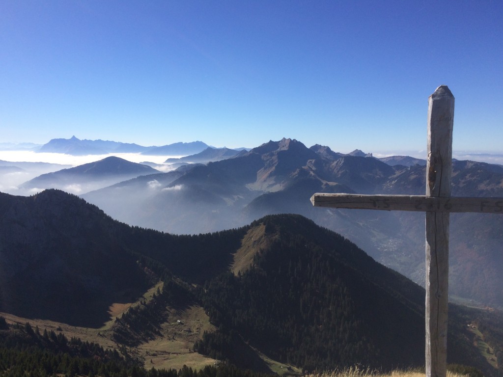 Départ de Prétairié 1130 m (Abondance) arrivé au Pic de la Corne 2084 m. 