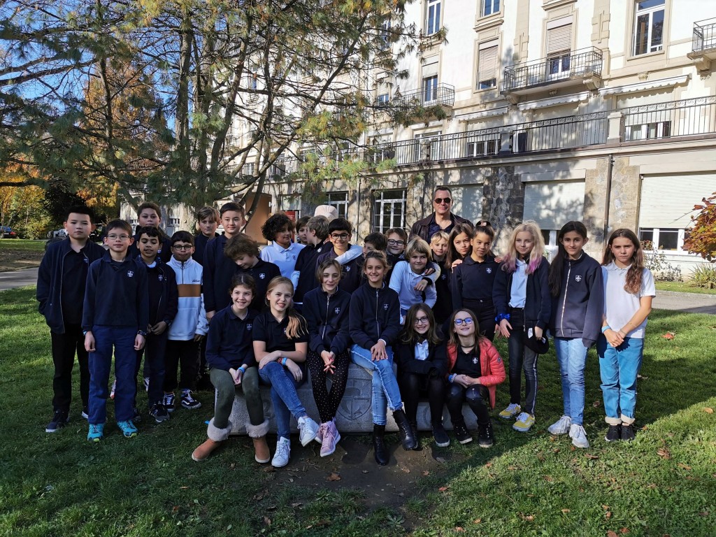 Grâce à Sandrine Figaroli enseignante et M. Thierry Germanier directeur au collège Champittet de Pully (Suisse) le 12 novembre j'ai été très heureux de rencontrer 200 élèves et leur faire partager mes aventures passées et celle à venir. Un grand merci à tous, Direction, enfants, enseignants. 