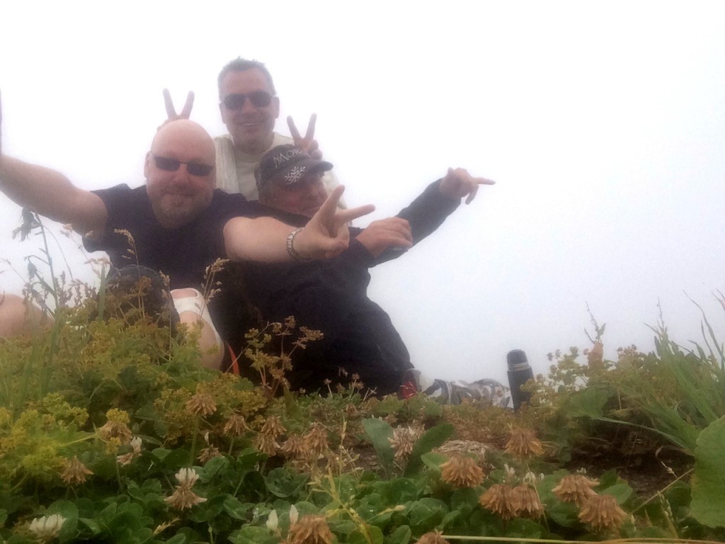 Rando avec mes deux frangins Pascal et Franck au départ de la Chapelle d'Abondance et arrivée à 1993 m d'altitude sur la crête des Blattes au pied du Mont de Granges. Observation : une vingtaine de chamois et une gnole tenace.  