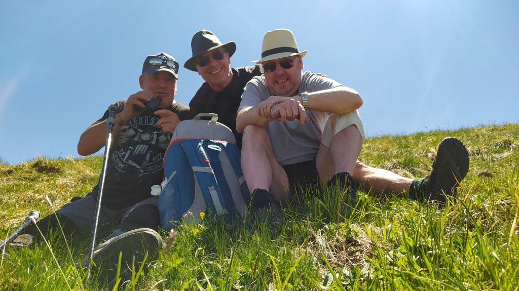 Les trois frères, Pascal, Didier, Franck en rando au sommet du col de la Corne 2159 m après 860 m de dénivelé. 