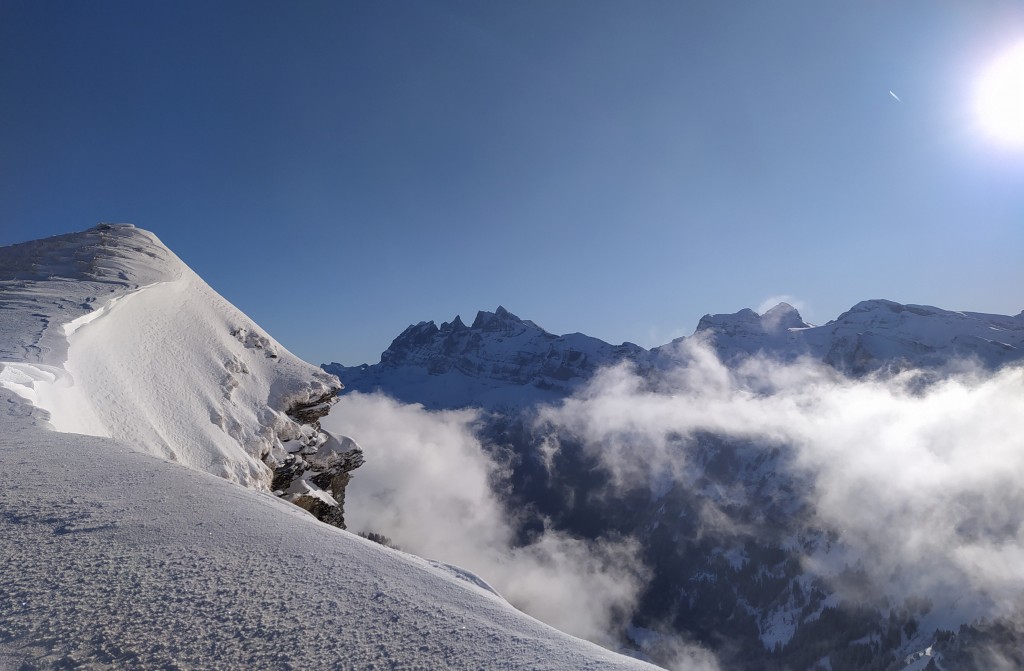 Du haut du télésiège du Fornet 2221 m. Vue sur les Dents Blanches.