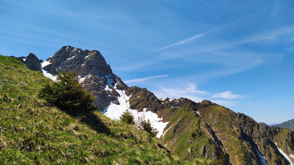 Vue du Mont de Grange 2432 m du col de la Corne 2159 m